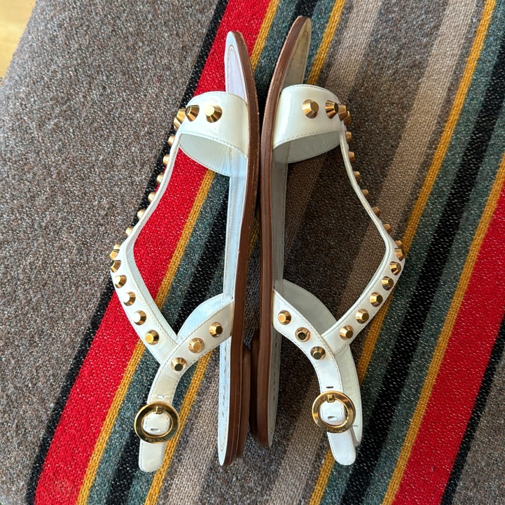 Prada - Picture 5 of 9